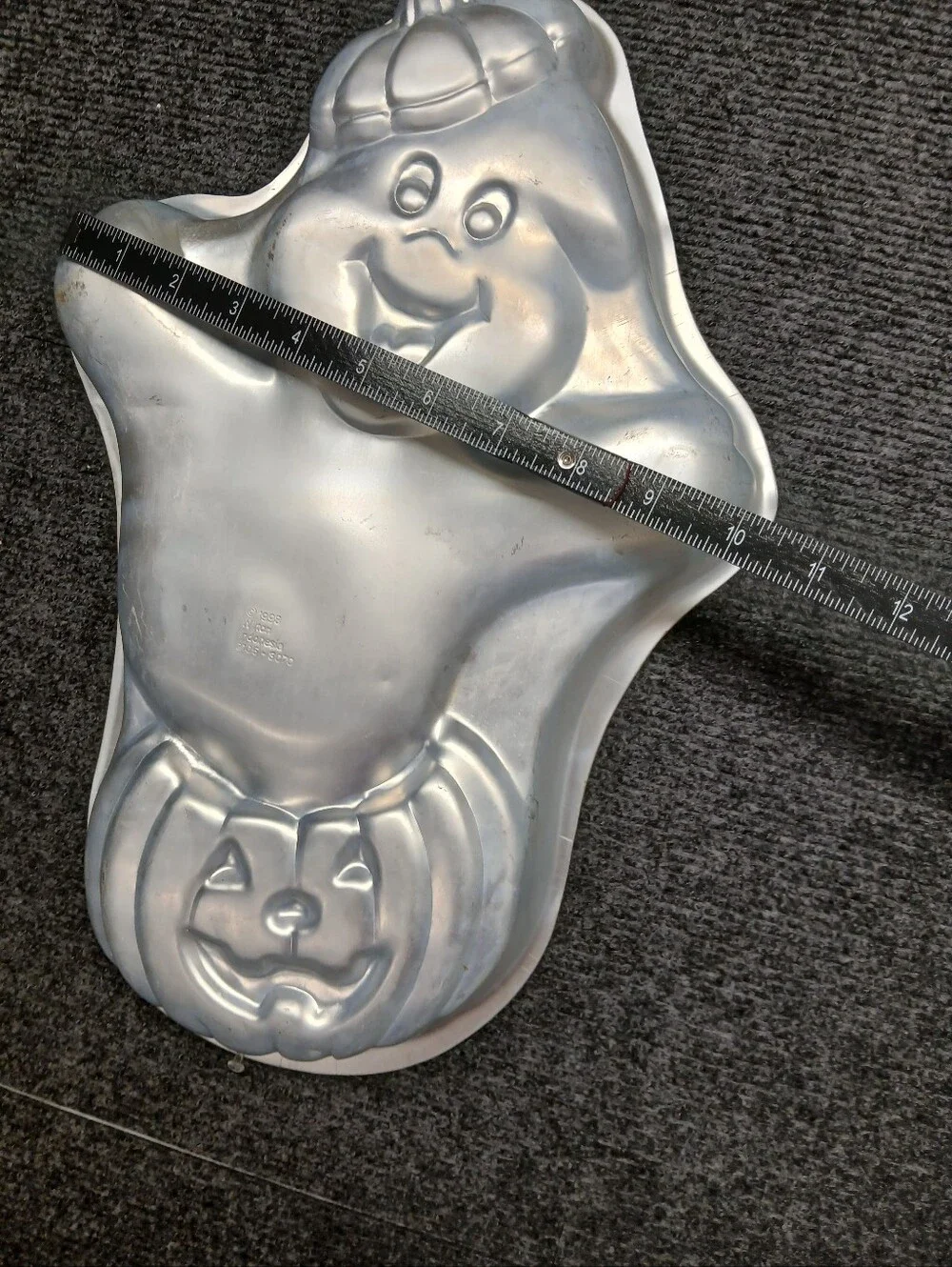 VTG 1998 Wilton Cast Aluminum Cake Pan 